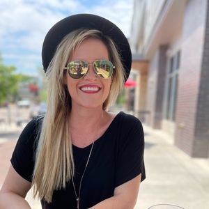 Meet your Posher, Stephanie